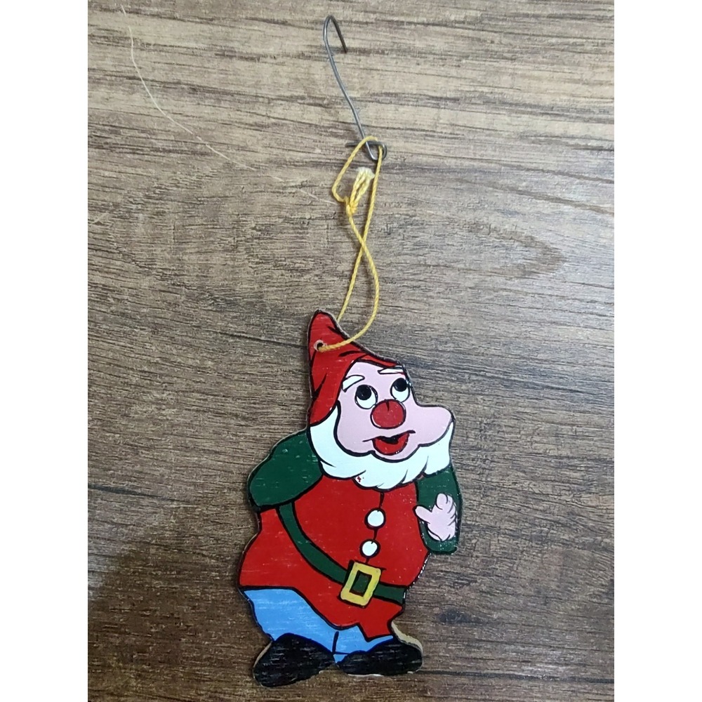 Vintage Snow White & the Seven Dwarfs Wood Ornament Doc?